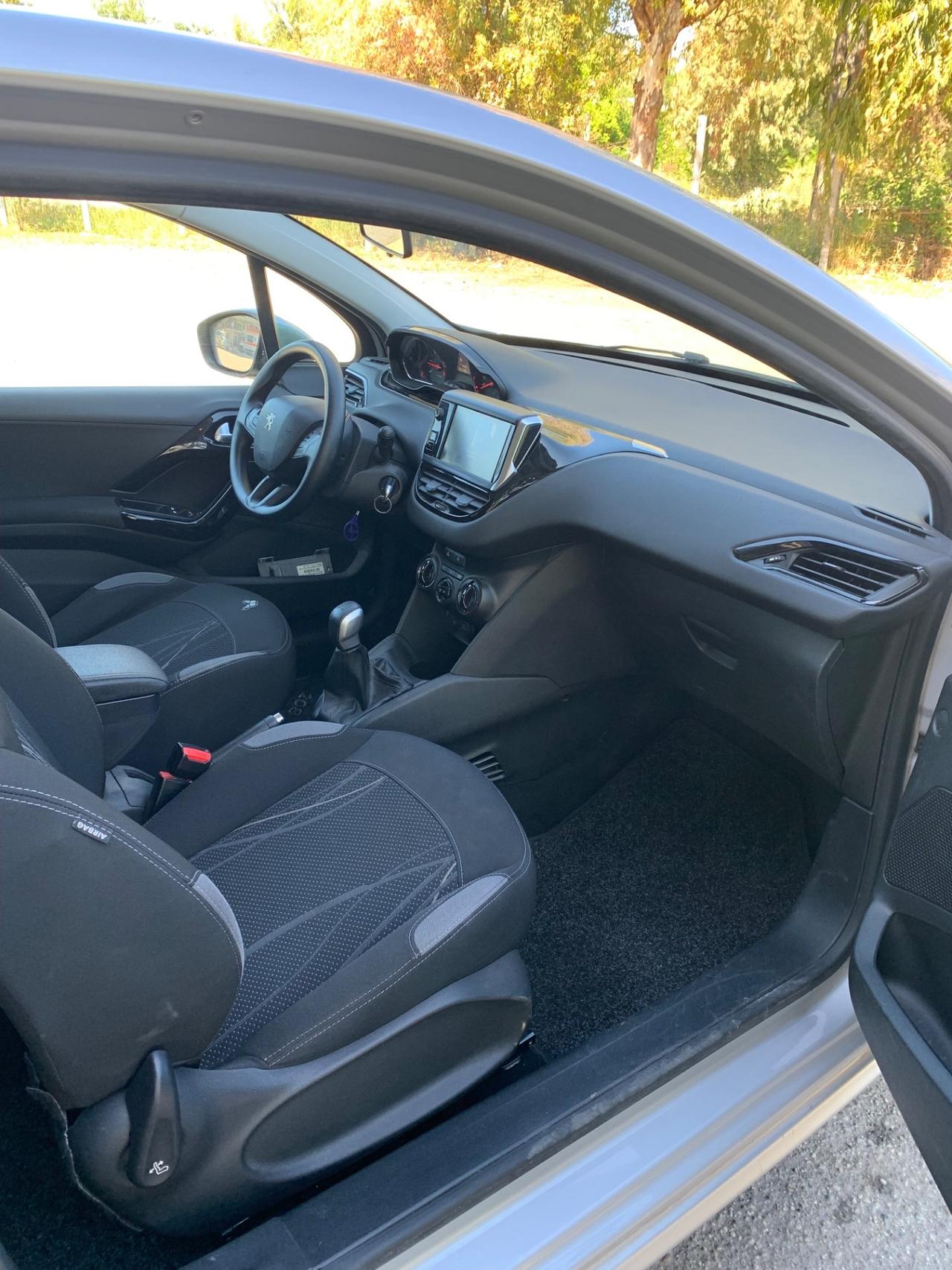 Peugeot 208 1.2 VTi 82 CV 3 porte Allure 90000KM