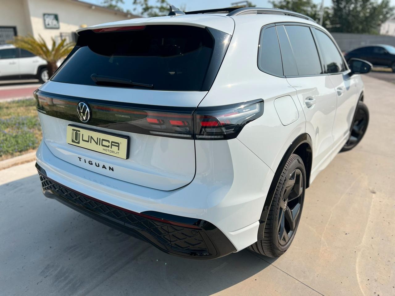 Volkswagen Tiguan 2.0 TDI 150 CV SCR DSG R-Line UNICOPRO TETTO UNICA
