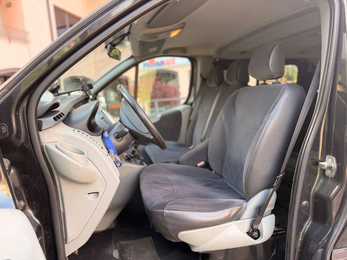 Renault TRAFIC PASSENGER 2.0 D 9 POSTI
