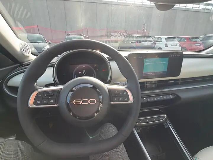 Fiat 600 Hybrid 110 CV DCT MHEV La Prima