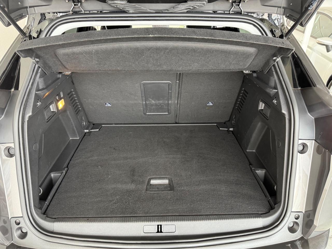 Peugeot 3008 BlueHDi 130 EAT8 Allure Pack