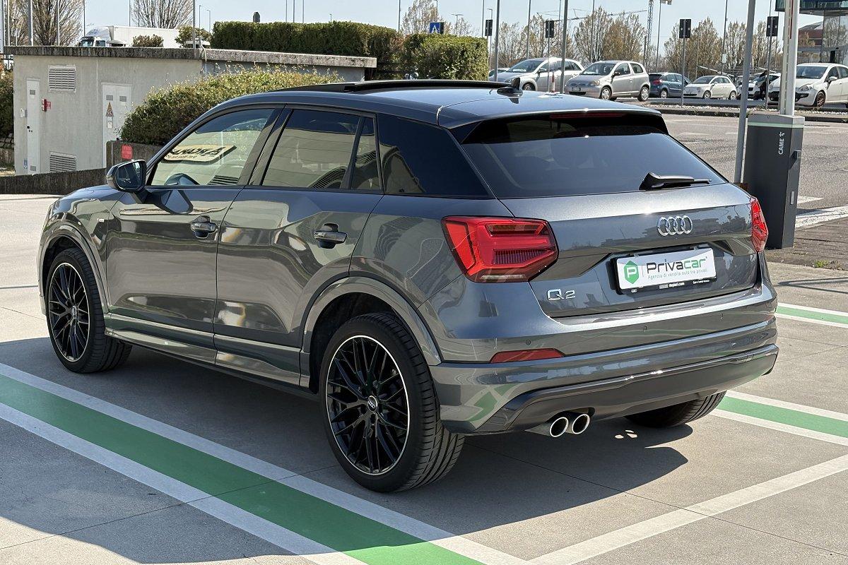AUDI Q2 35 TFSI S tronic Identity Black