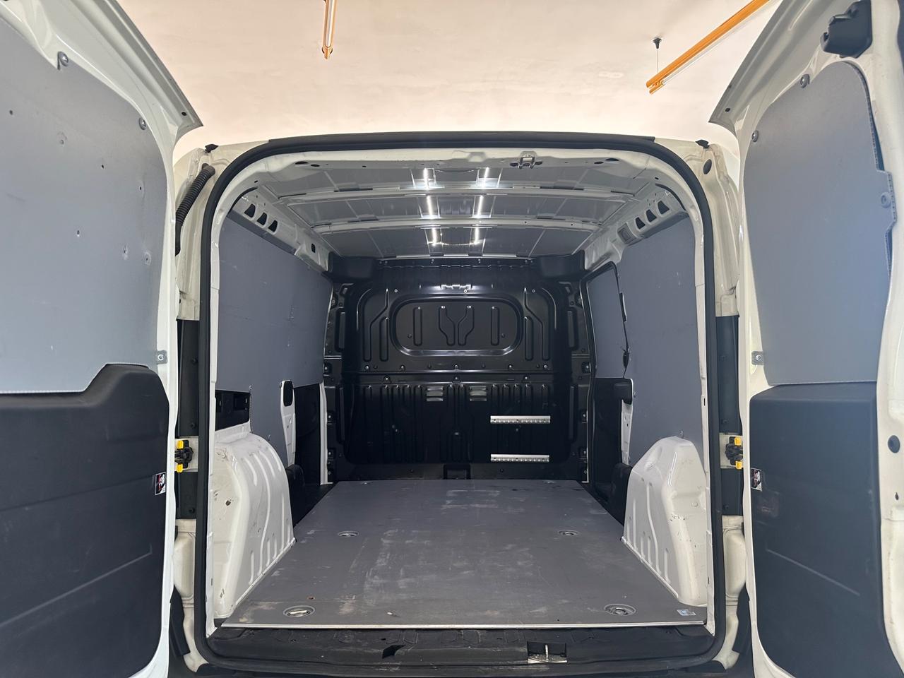 DOBLÒ CARGO MAXI 105cv PASSO LUNGO 3 POSTI