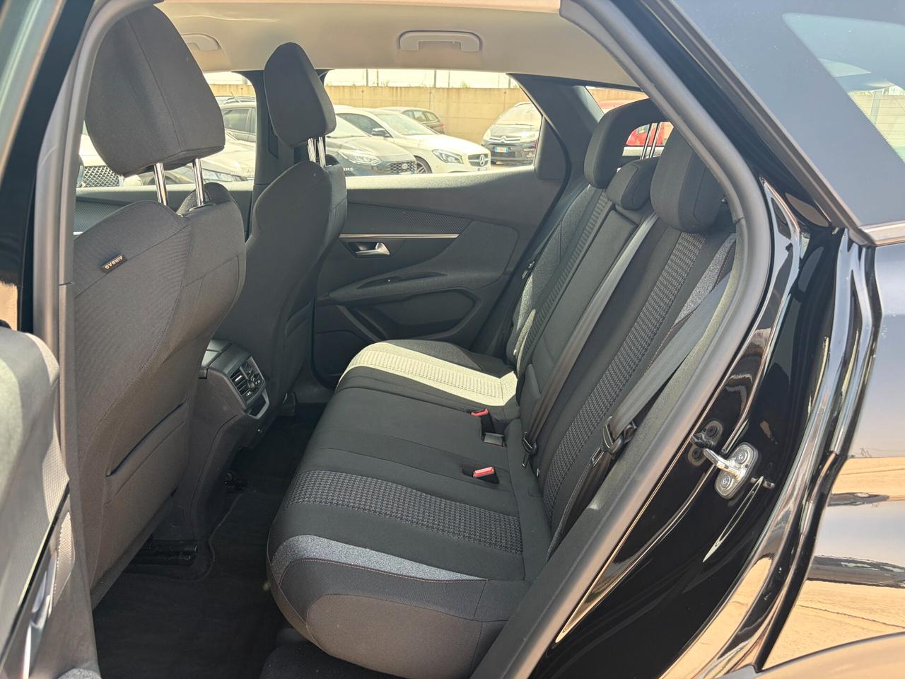 Peugeot 3008 1.5 BlueHDi 130cv EAT8 Active Pack