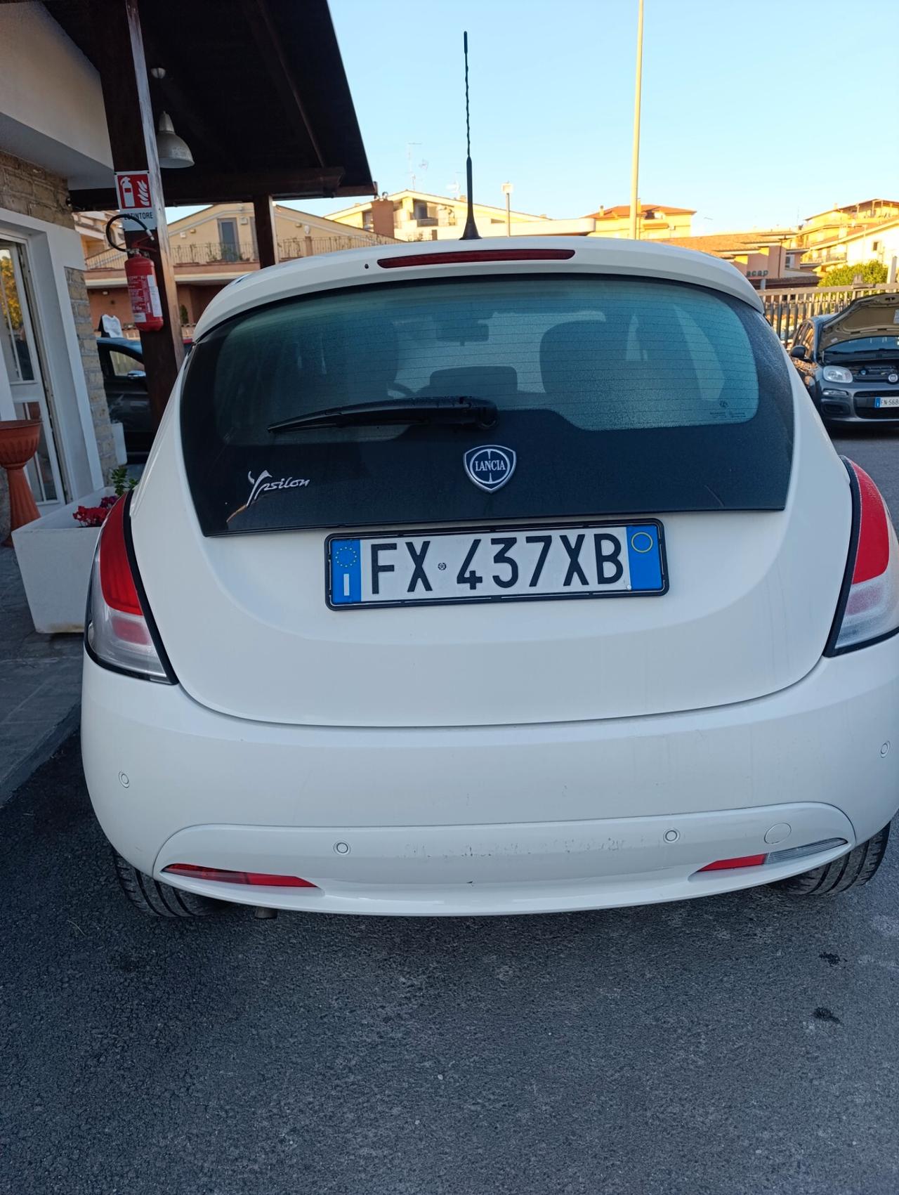 Lancia Ypsilon 1.2 69 CV 5 porte S&S Gold