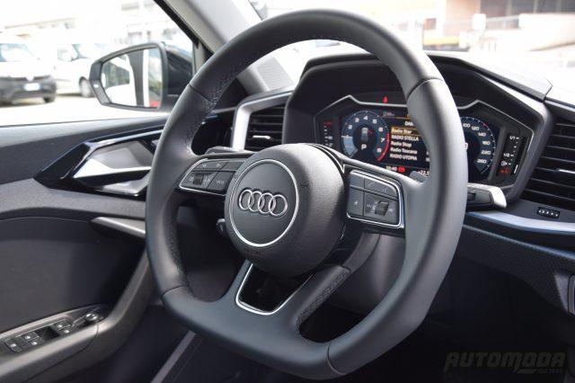 AUDI A1 1.0TFSI Stronic Identity black