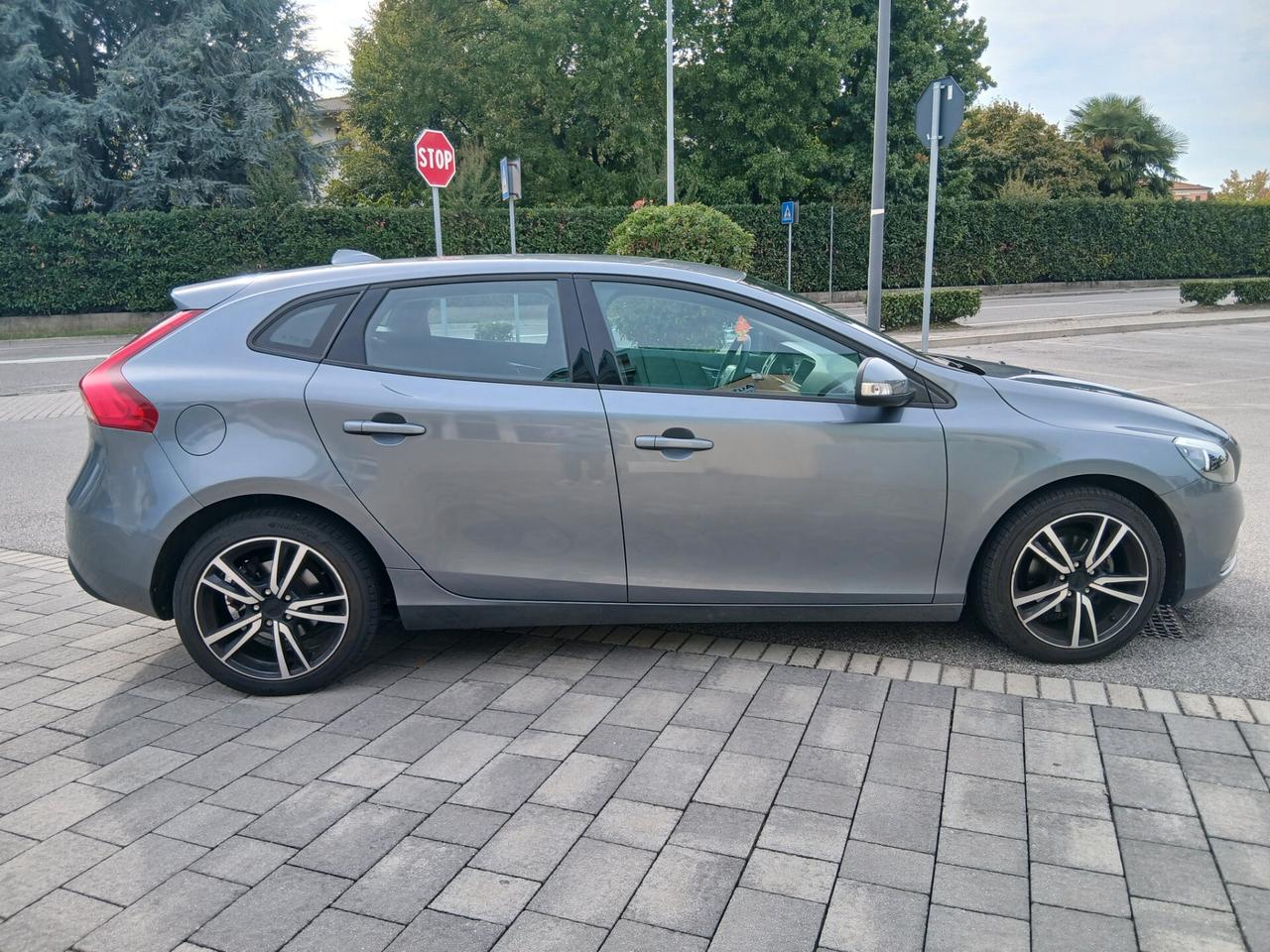 Volvo V40 D2 Business pronta consegna a € 169 mese