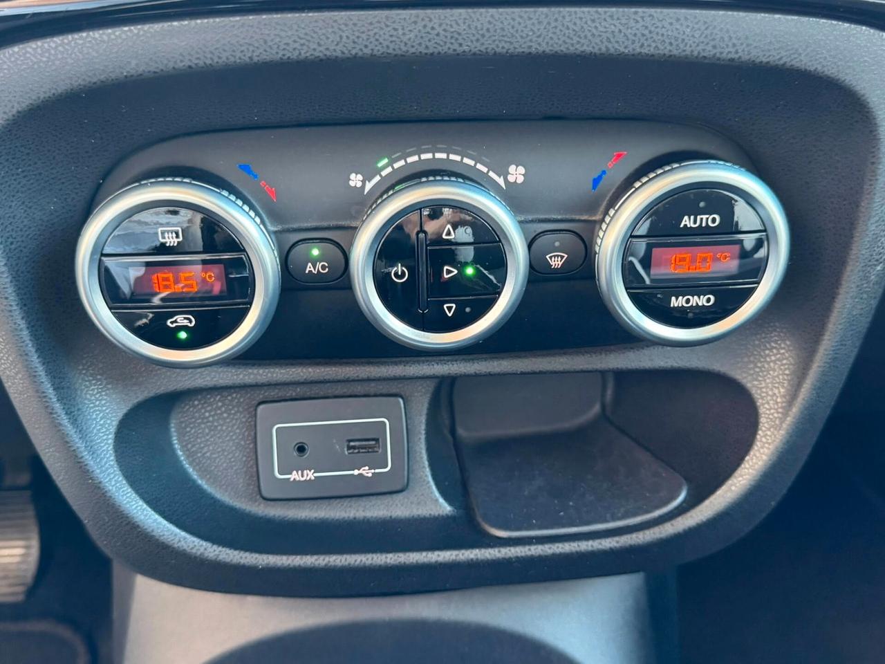 FIAT 500L TREKKING BI-COLORE 1.6 MJ 120 CV. NAVI+CERCHI
