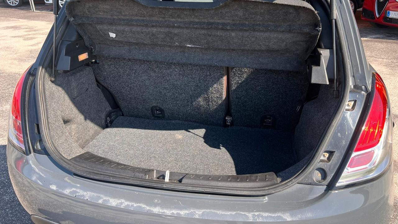 Lancia Ypsilon 1.2 69 CV 5 porte GPL Ecochic Silver