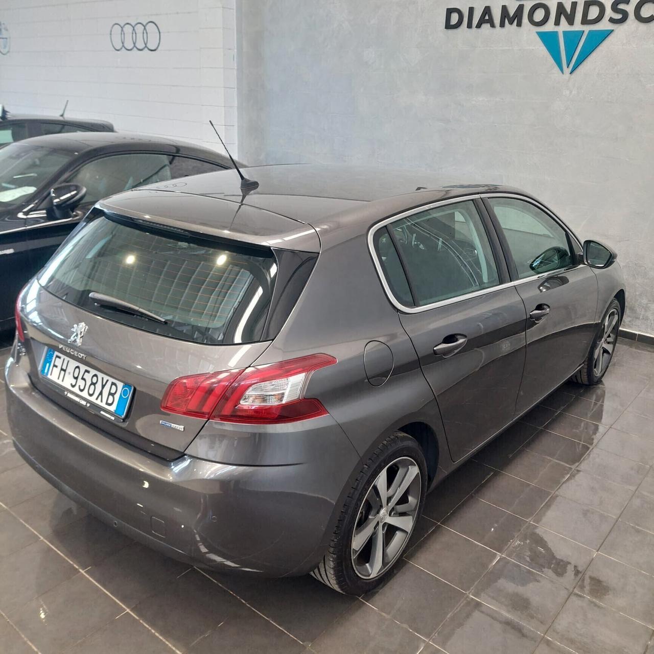 Peugeot 308 1.2 turbo benzina
