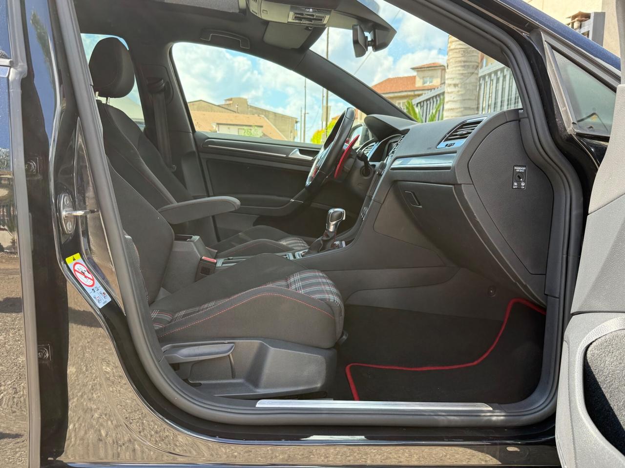 Volkswagen Golf GTI 2.0 TSI BlackStyle