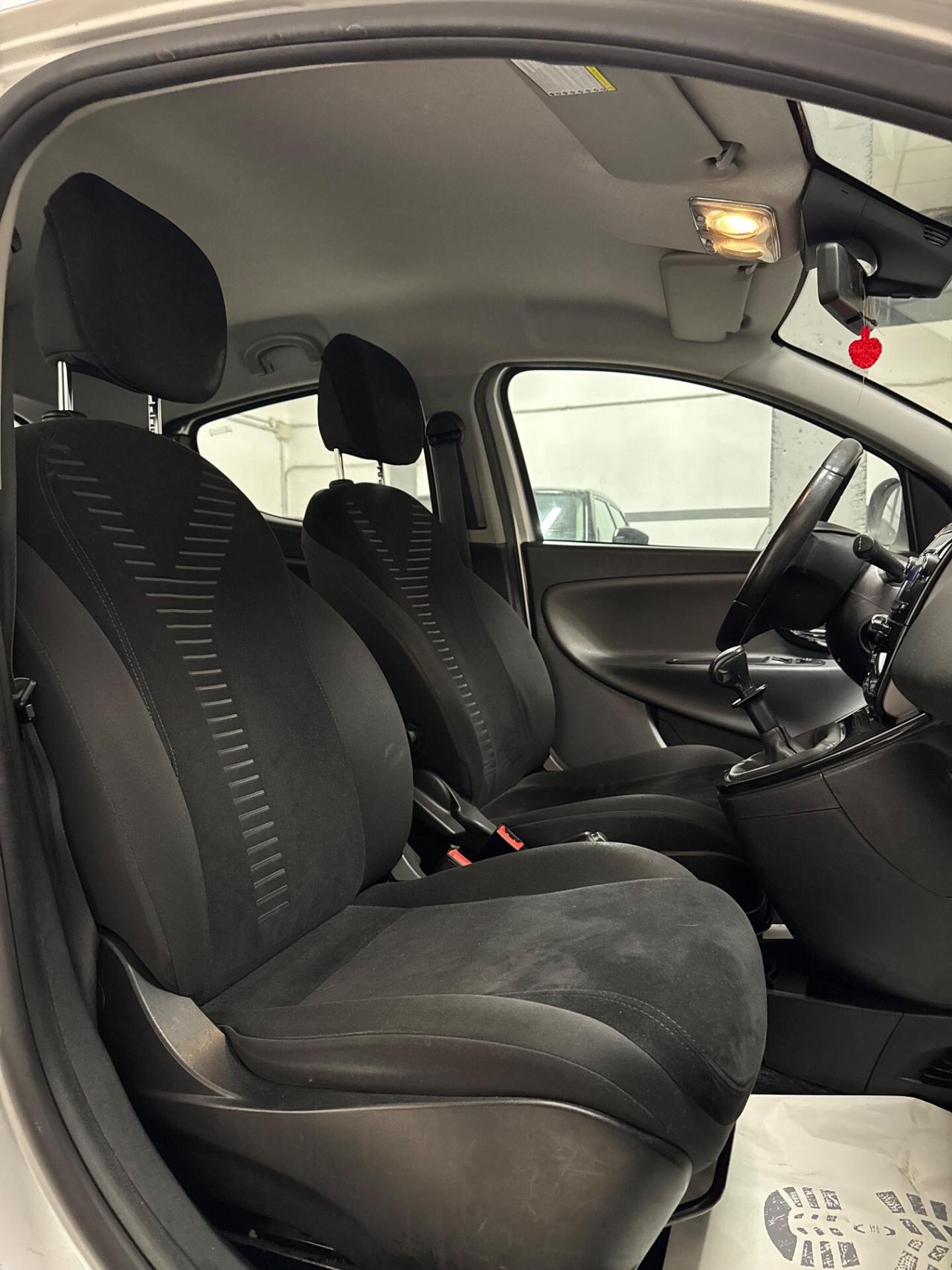 Lancia Ypsilon 1.2 69 CV 5 porte S&S Platinum