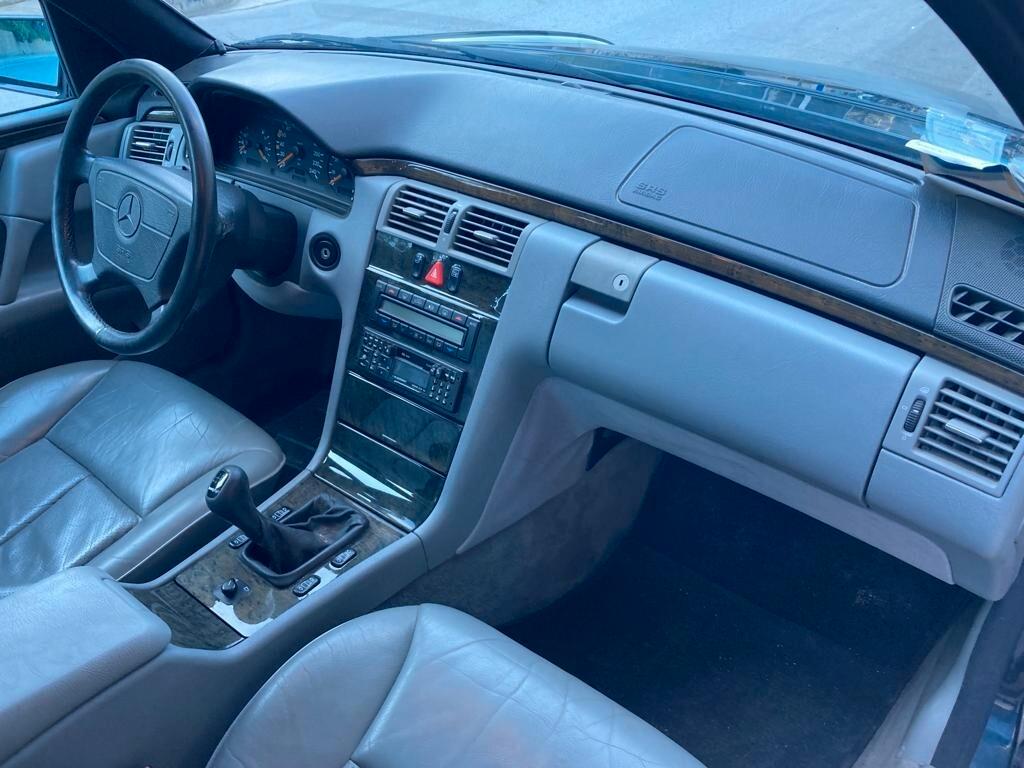 Mercedes-benz E 200 cat Classic