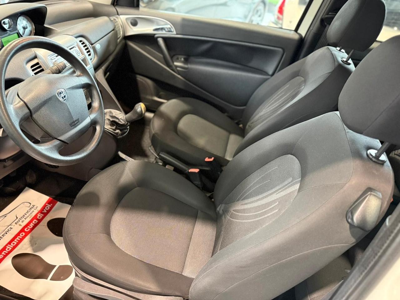 Lancia Ypsilon 1.3 MJT 75 CV Unyca