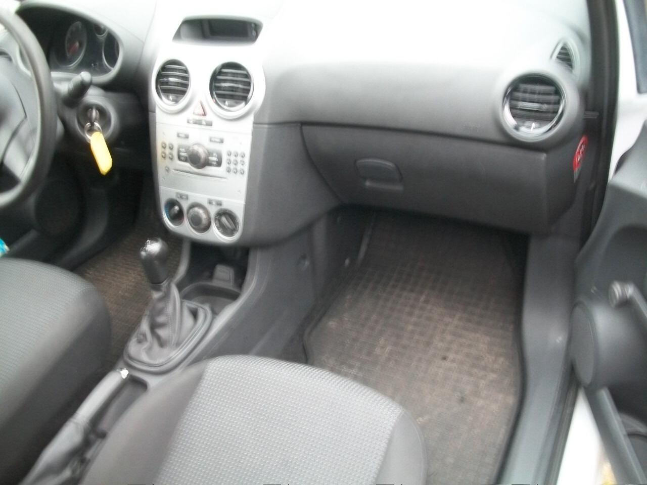 Opel Corsa 1.2 3 porte One SI NEOPATENTATI GARANZIA UN ANNO EURO 05 HP 86 KW 63 KM 144200