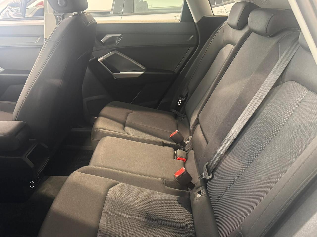 Audi Q3 35 TFSI Business/pari al nuovo/fari Led/cruise control adattivo