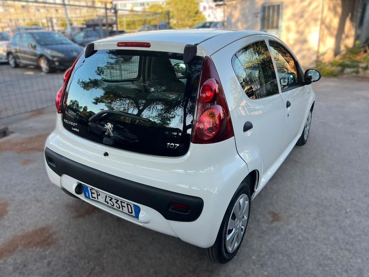 PEUGEOT 107 1.0 5porte Superga - 2012
