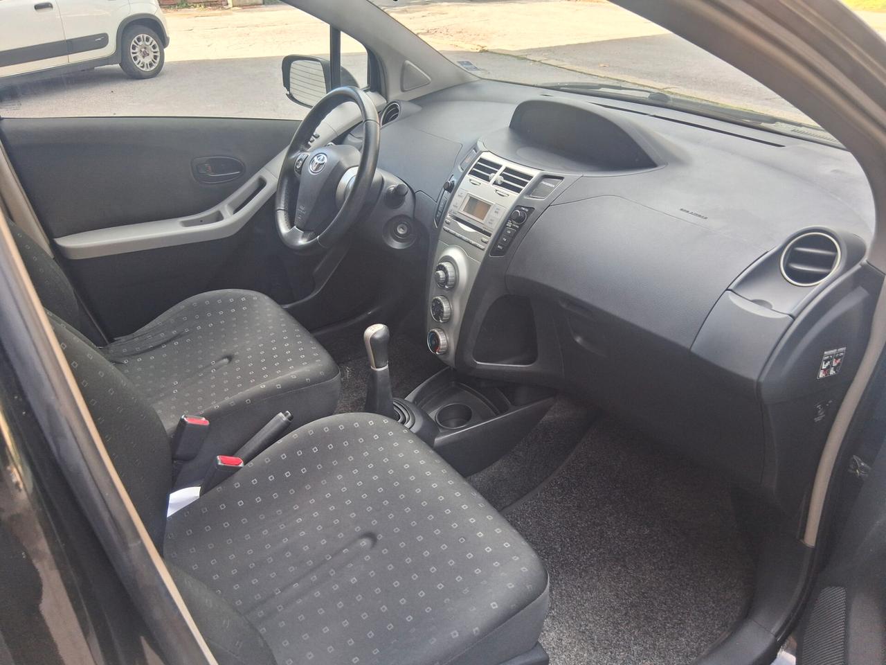 Toyota Yaris 1.0 5 porte