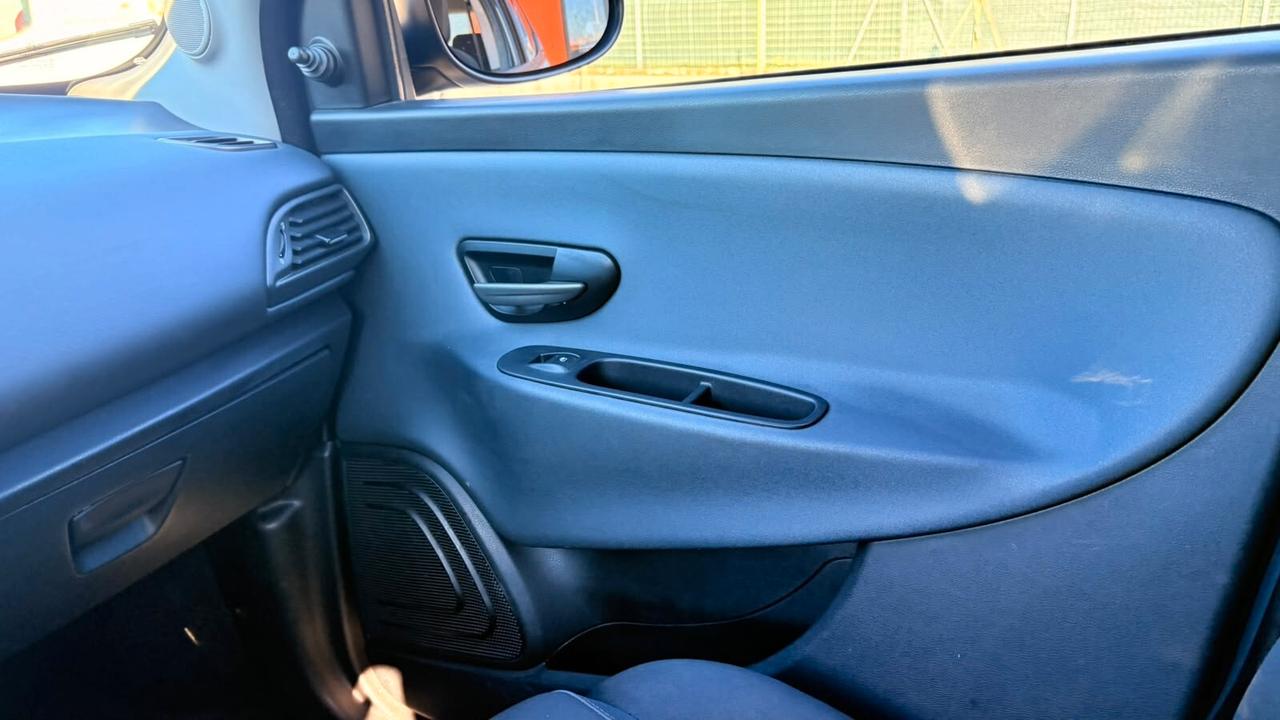 Lancia Ypsilon 1.2 69 CV 5 porte GPL Ecochic Gold