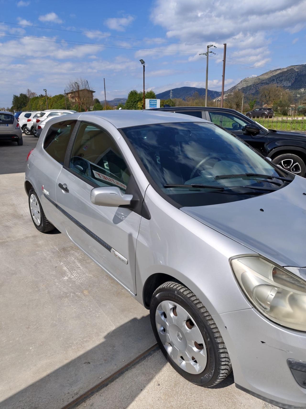 Renault Clio GPL valido 2029 garantita 12 mesi