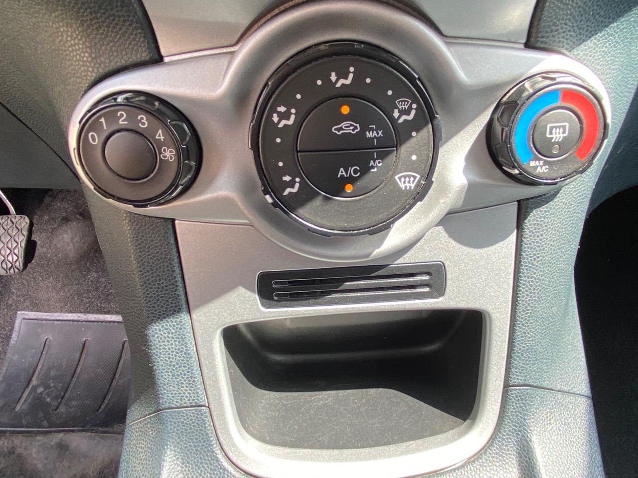 Ford Fiesta 1.4 Diesel 5 Porte Neo Patentati