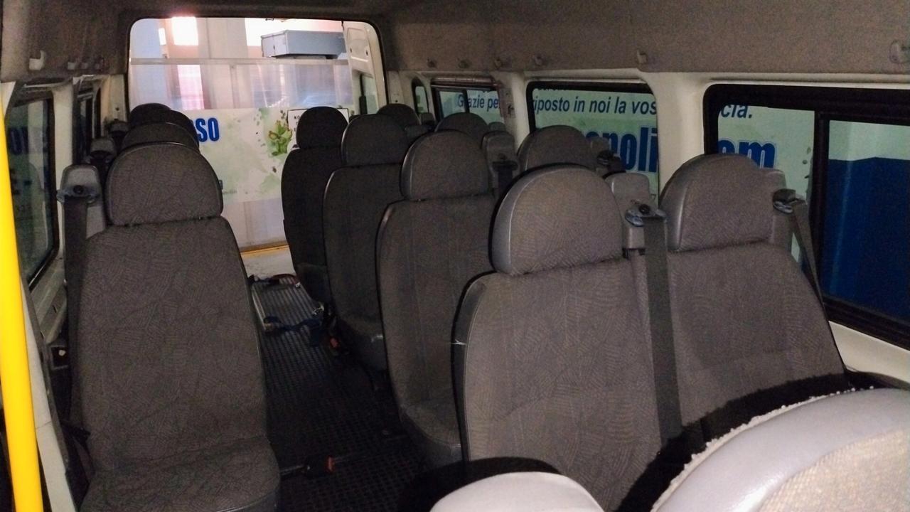 Ford Transit 100 T280 17 posti