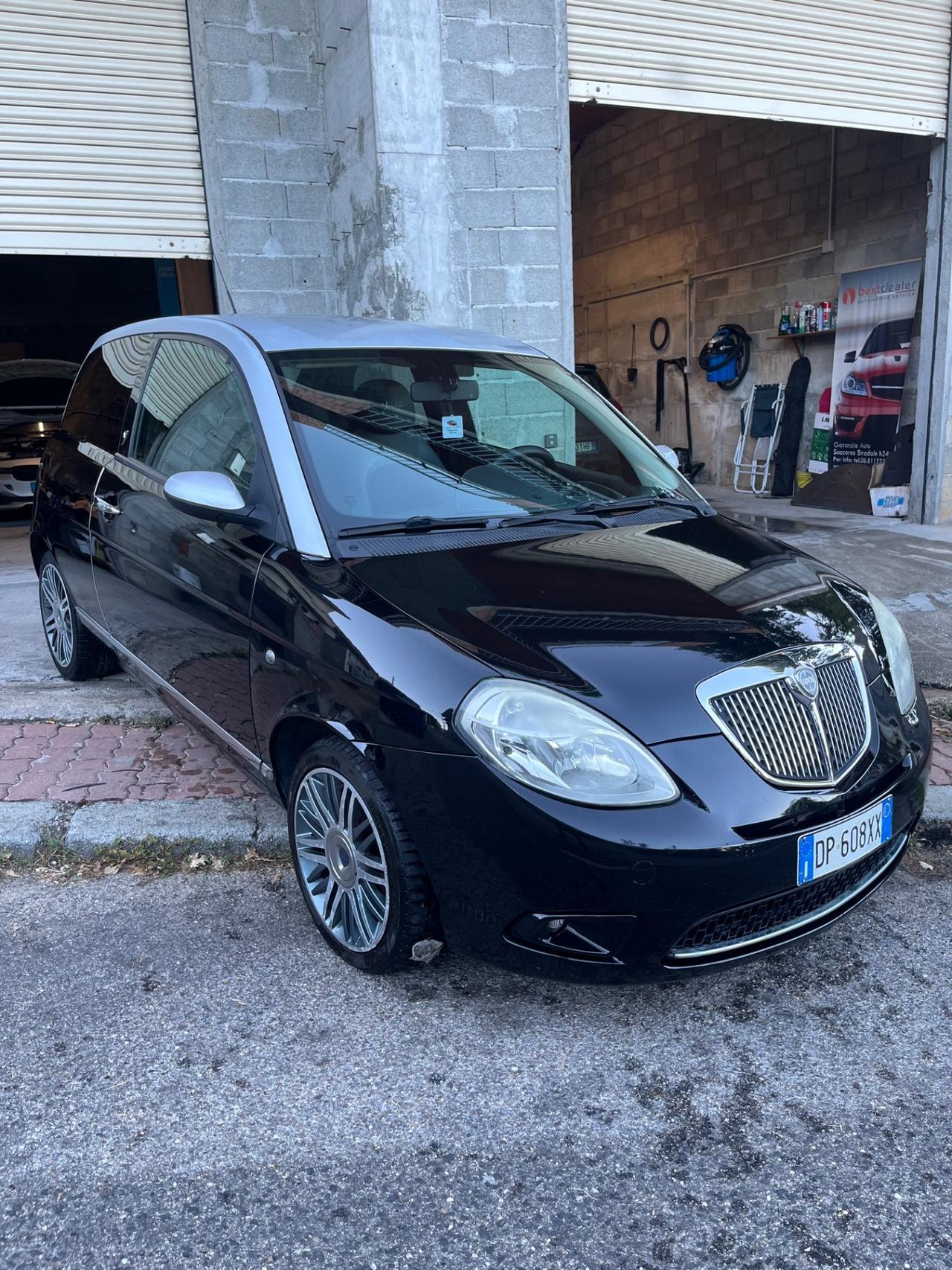 Lancia Ypsilon 1.3 MJT 75 CV DPF Sport MomoDesign