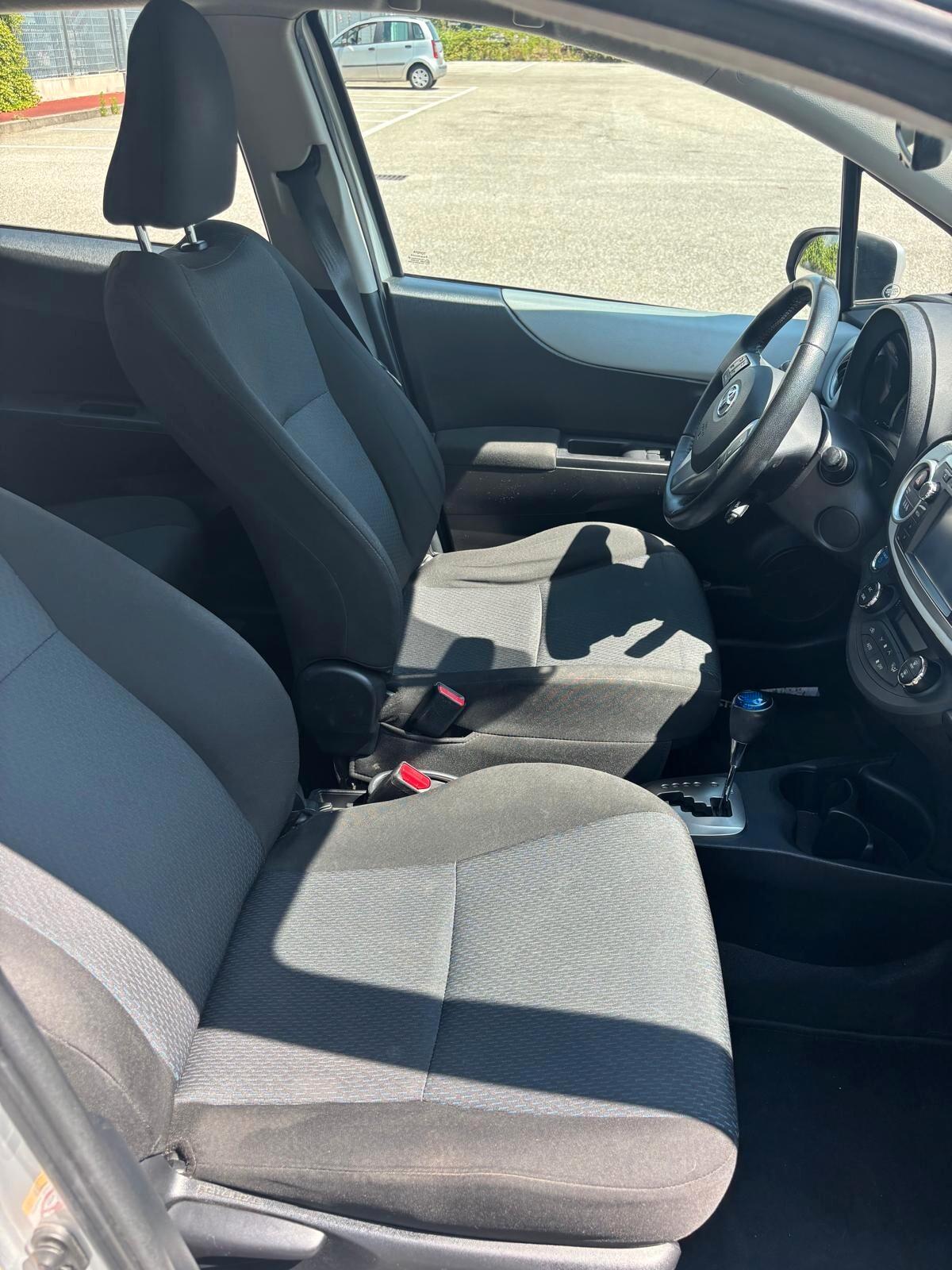 Toyota Yaris 1.5 Hybrid 5 porte Lounge Più GARANZIA UFFICIALE 3 ANNI TAGLIANDI CERTIFICATI KM ORIGINALI