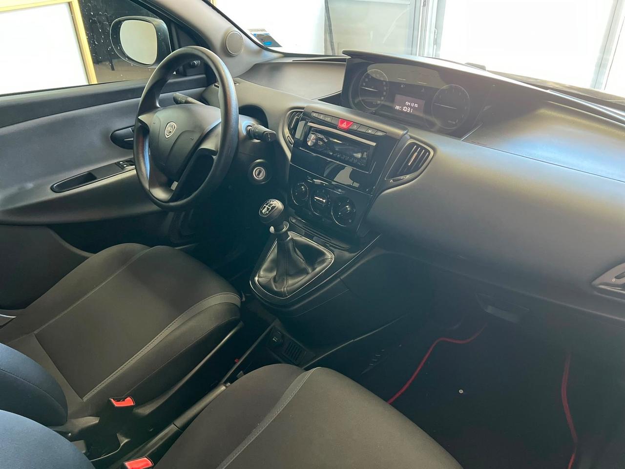Lancia Ypsilon 1.2 69 CV 5 porte Platinum