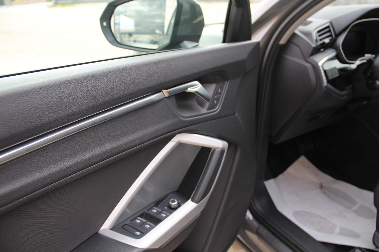 Audi Q3 SPB TDI S tronic Business (KW 110 - CV 150)