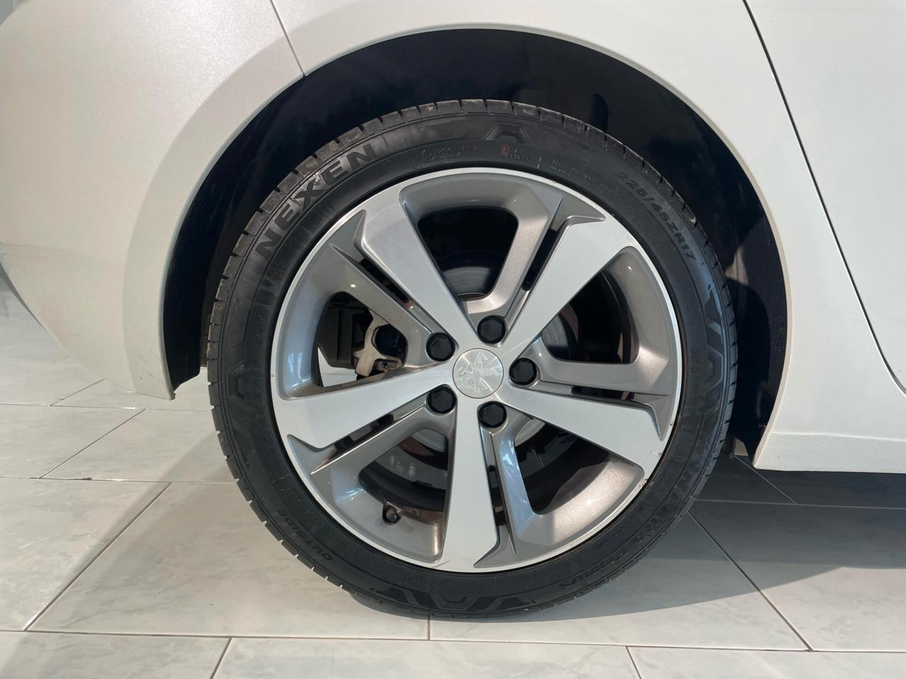 Peugeot 308 BlueHDi 100CV NEOPATENTATI