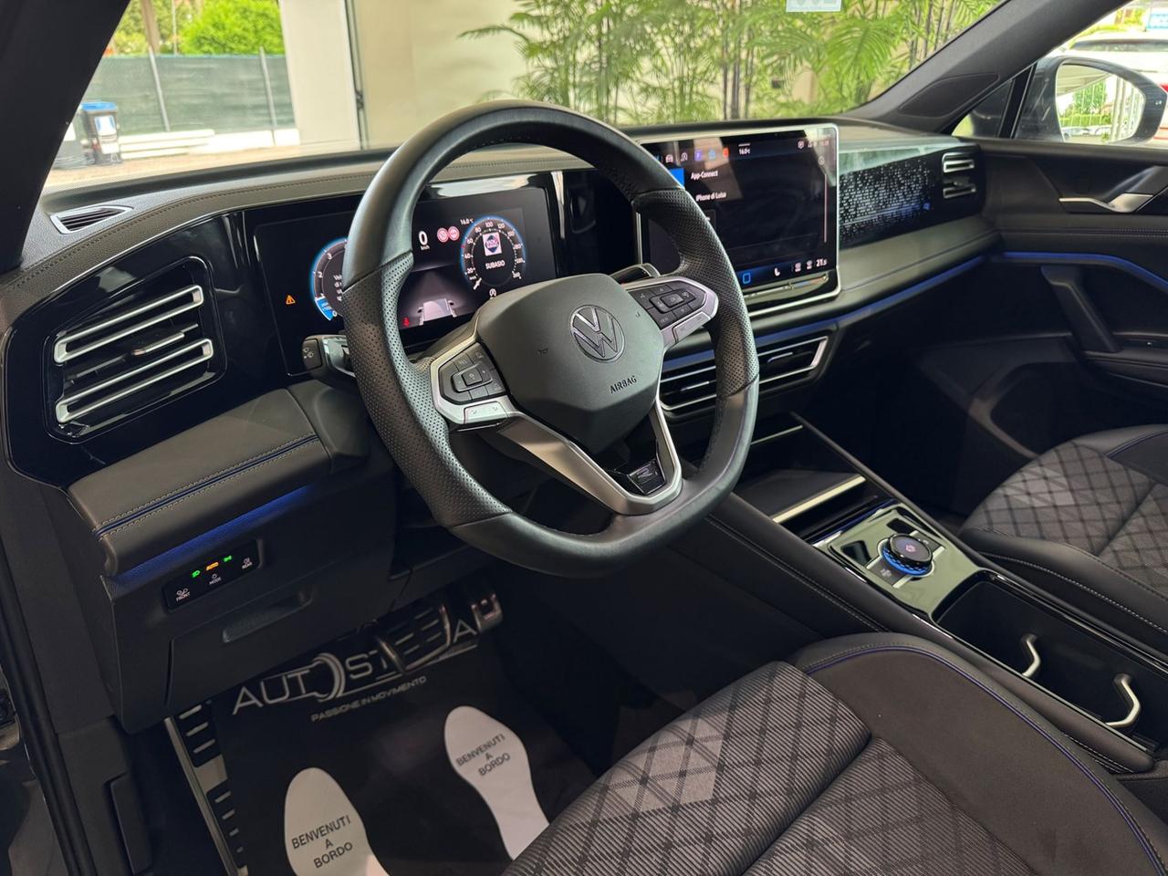 VOLKSWAGEN Tiguan III 2024 1.5 etsi R-Line 150cv dsg - SED. MASSAGGIANTI!