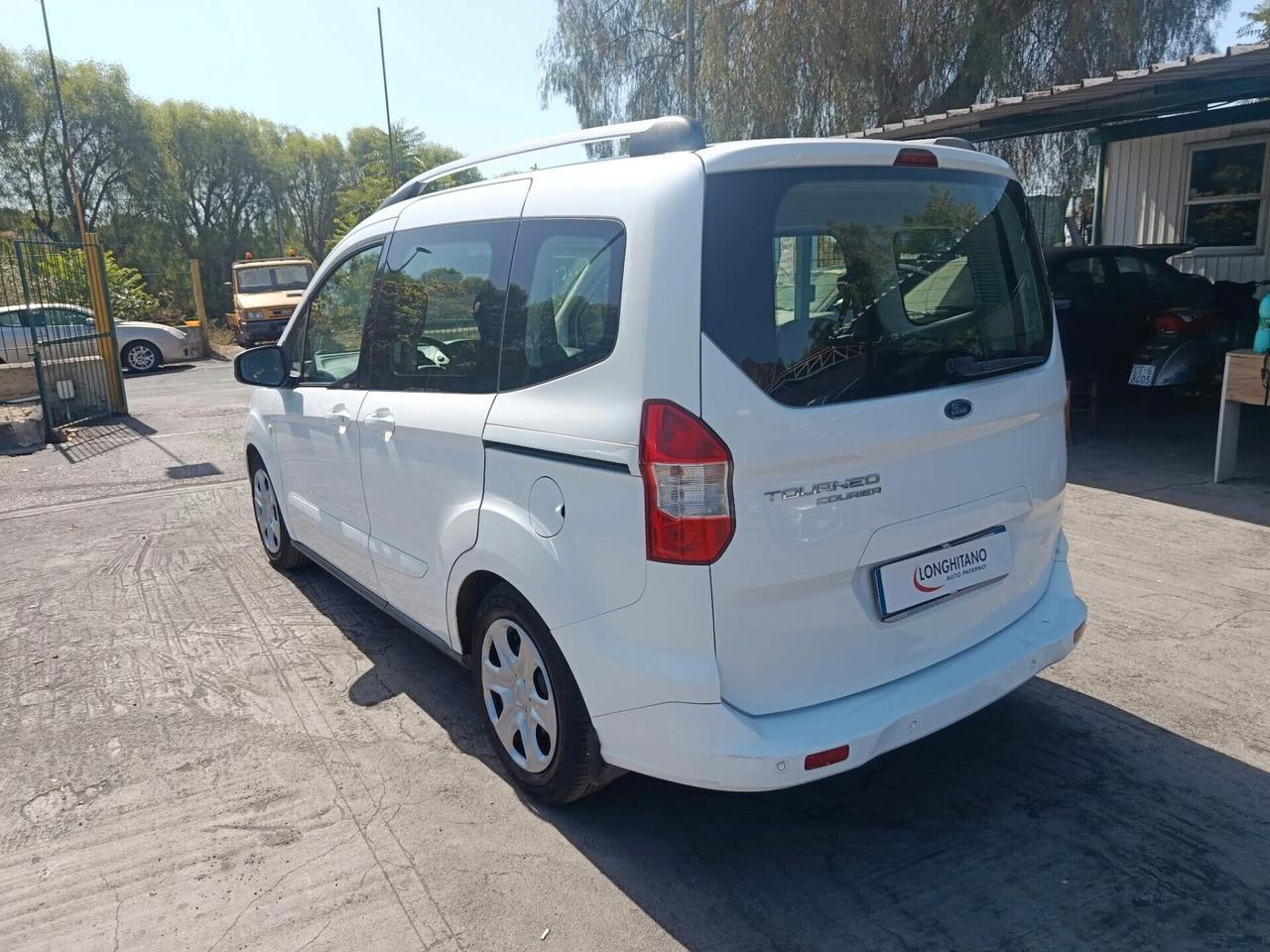 Ford Tourneo Courier 5.-p.o.s.t.i. TDCI 7 Plus