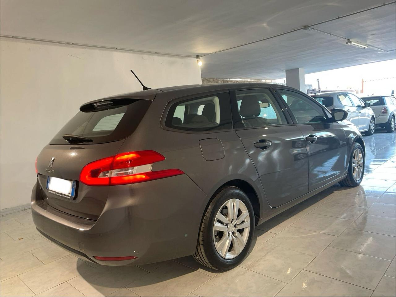 Peugeot 308 BlueHDi 130 S&S SW Allure