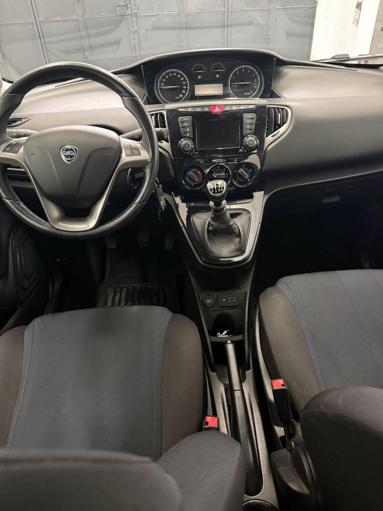 Lancia Ypsilon 1.0 FireFly 5 porte S&S Hybrid Ecochic Gold