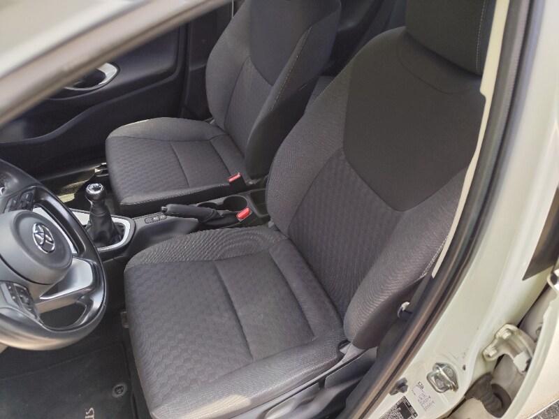 TOYOTA Yaris 4ª serie Yaris 1.0 5 porte Trend