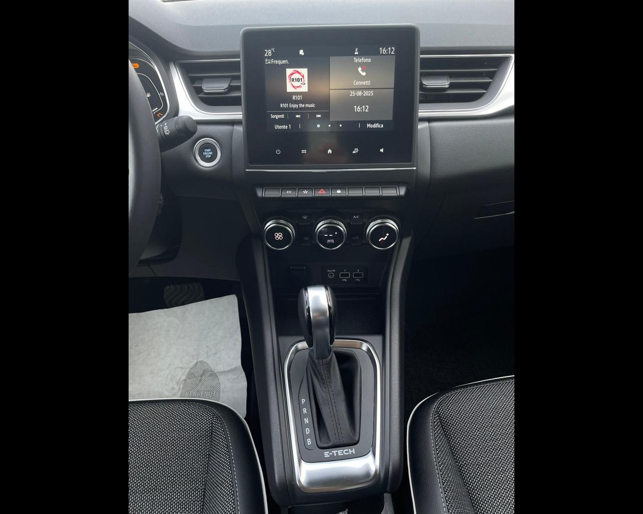 RENAULT Captur 1.6 E-Tech hybrid Intens 145cv auto