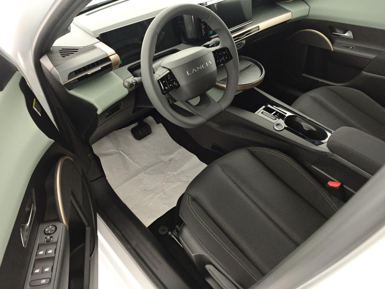 LANCIA Ypsilon Hybrid e-DCT