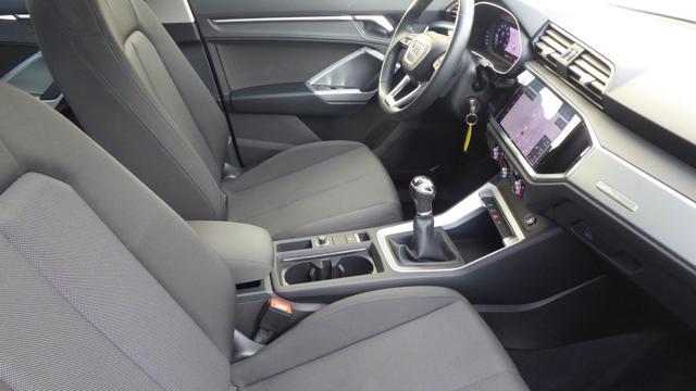 AUDI Q3 35 TFSI Business