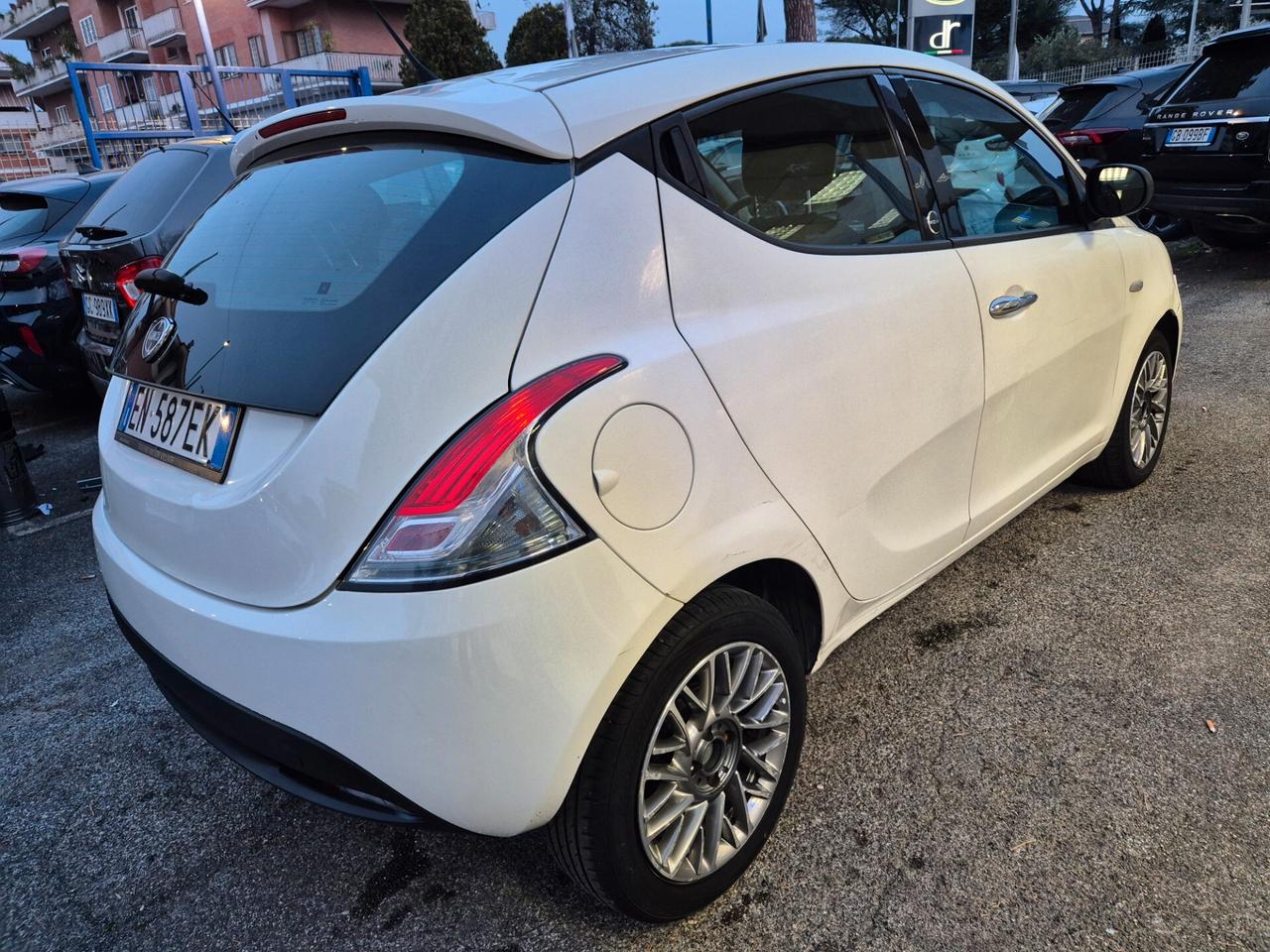 Lancia Ypsilon 1.2 69 CV 5 porte GPL Ecochic Silver