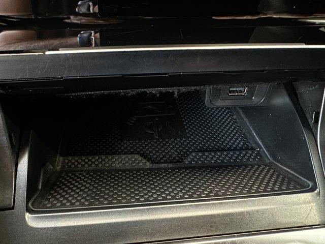 VOLKSWAGEN Golf GTI Performance 2.0 245 CV TSI DSG - 19" - LED