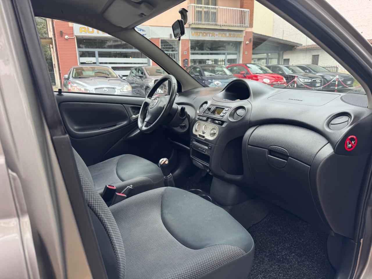 Toyota Yaris 1.0i 16V cat 5 porte OK NEOPATENTATI