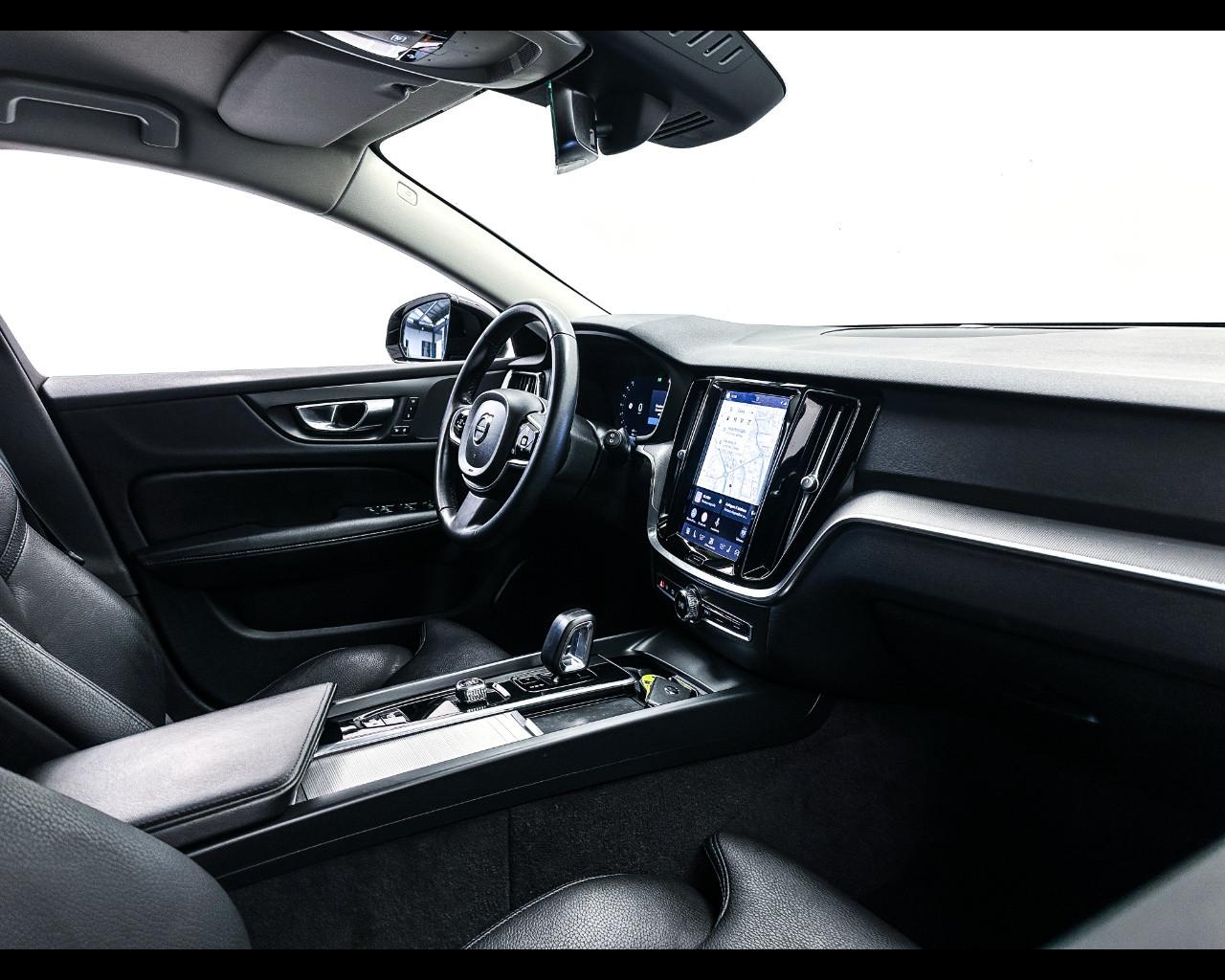 VOLVO V60 (2018-->) - V60 B4 (d) automatico Plus Dark