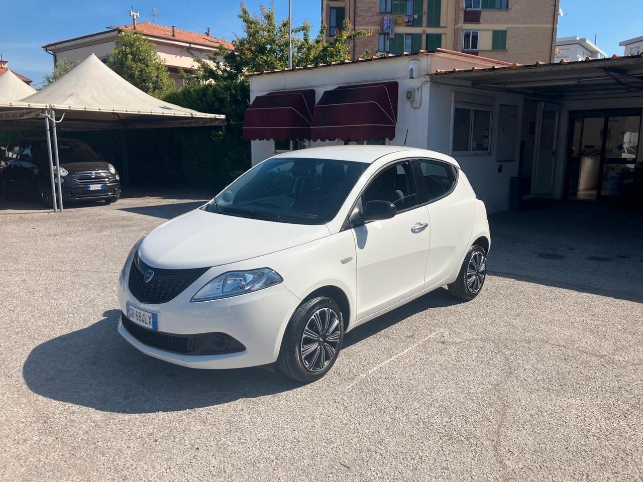 LANCIA YPSILON 1.0 70cv 5 Porte S&S Hybrid Silver Plus