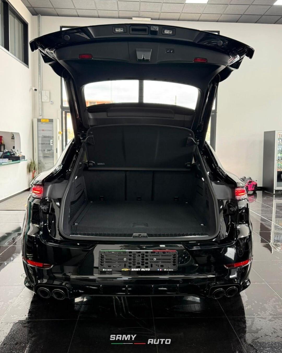 Porsche Cayenne Coupé 3.0 V6 E-Hybrid Black Edition