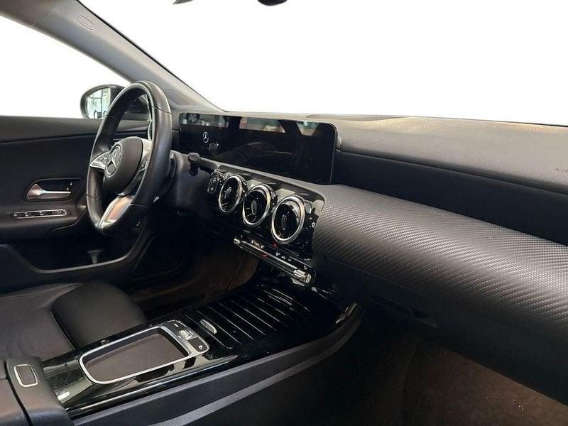 Mercedes-Benz CLA Shooting Brake 180 d Advanced auto