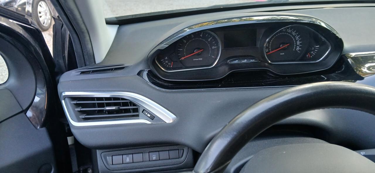 Peugeot 208 PureTech 82 5 porte Allure