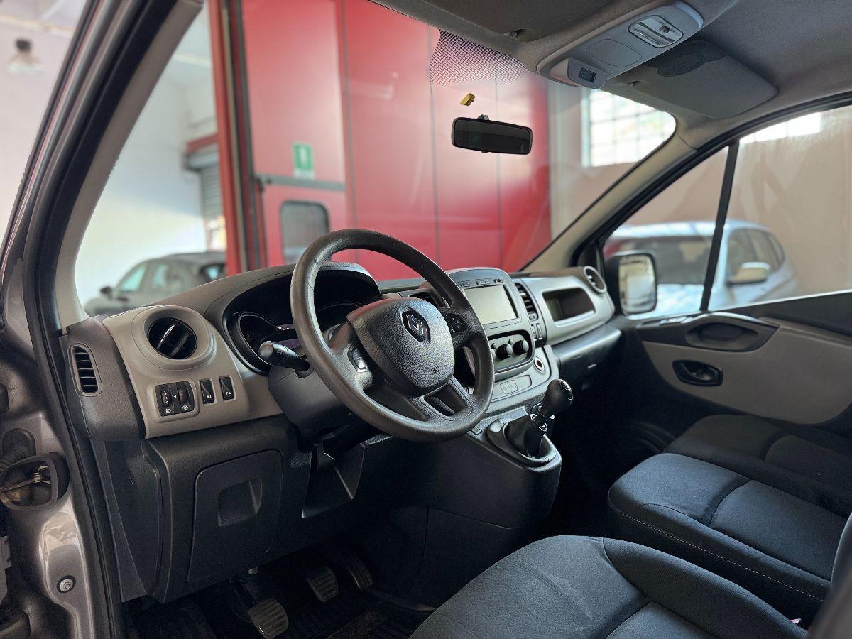 RENAULT TRAFIC