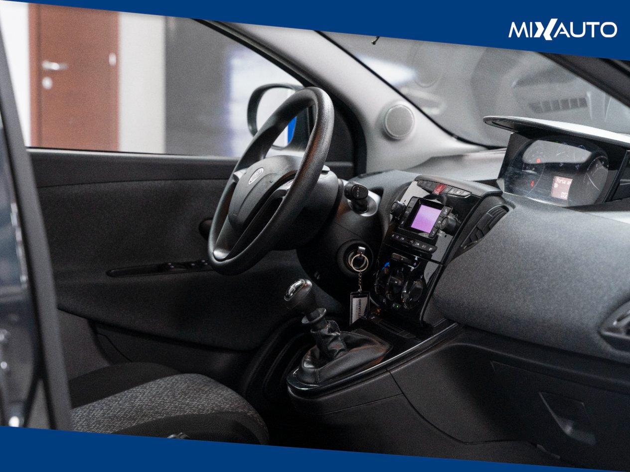 Lancia Ypsilon 1.0 Firefly Hybrid Silver 70CV 5 Porte