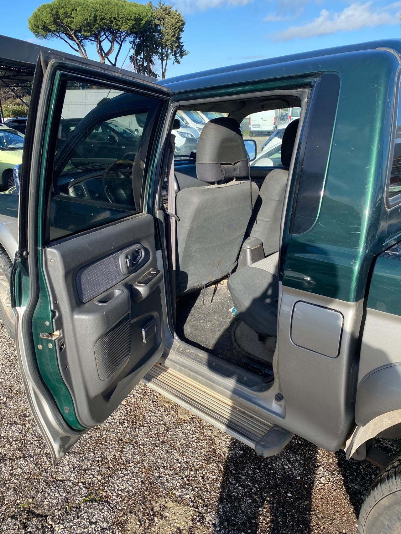 Mitsubishi L200 2.5 TDI 4WD Club Cab Pick-up GLS